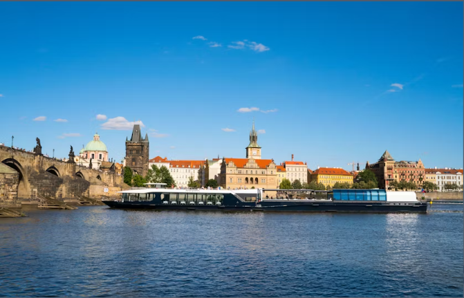 Lunch Cruise in Prague - Image 2